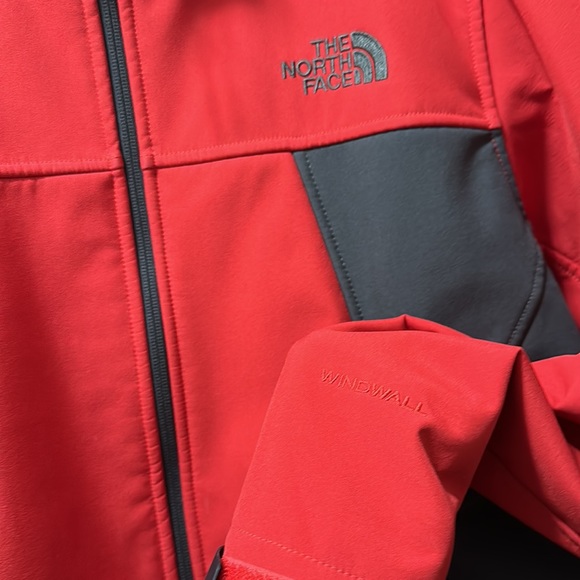 The North Face Men’s Lightweight jacket size (L)arge, TNF Red/Mid-Grey. - Picture 2 of 5